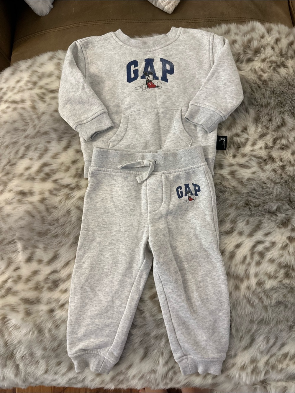 Disney x GAP Light Gray Kids Sweatshirt & Joggers Set with Mickey Accent 18-24M